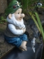 Preview: Zwerg mit Angel und Fisch 24cm Kantenhocker Deko Figur Gartenzwerg NEU
