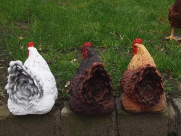Deko Huhn hockend wetterfest 3 verschiedene Farben