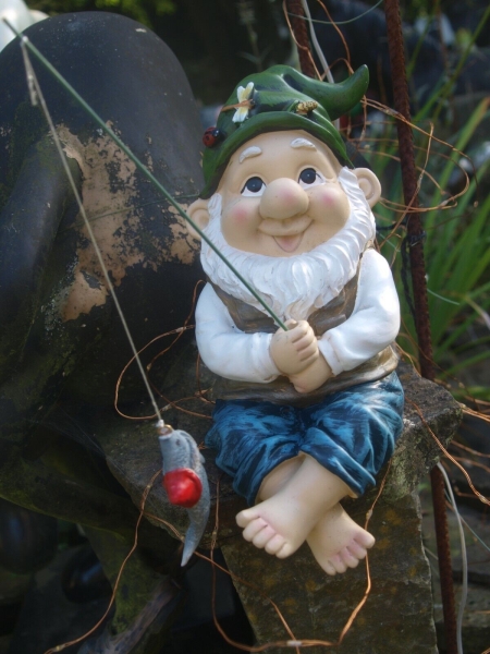 Zwerg mit Angel und Fisch 24cm Kantenhocker Deko Figur Gartenzwerg NEU
