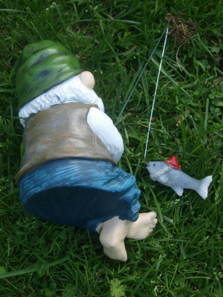 Zwerg mit Angel und Fisch 24cm Kantenhocker Deko Figur Gartenzwerg NEU