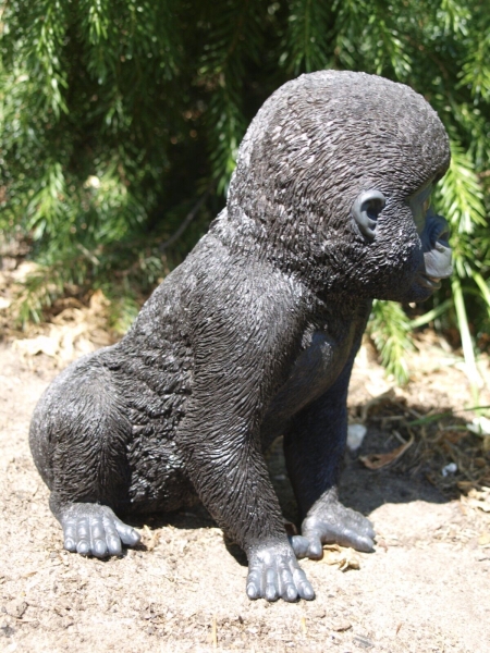 Gorilla Deko Figur Affe Baby lebensecht wetterfest Gartenfigur HOTANT NEU